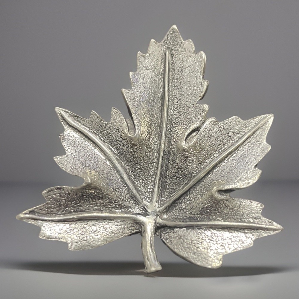 VTG 2003 Pewter Leaf Brooch Pin Canadian Maple Canada Fall‎ JP135